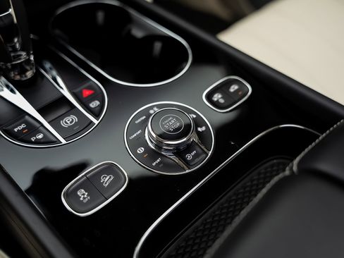 Used 2018 Bentley Bentayga AWD/4WD image 53
