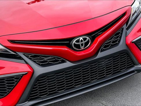 Used 2021 Toyota Camry SE image 26