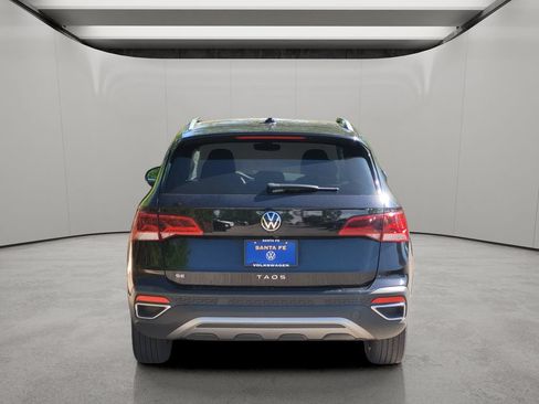 Used 2024 Volkswagen Taos SE FWD image 2