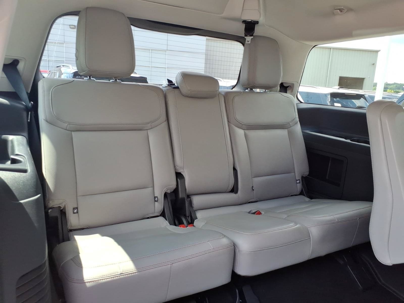 Certified 2025 Ford Expedition Active AWD/4WD image 9