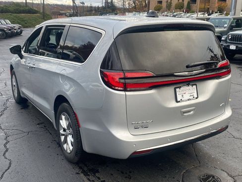 New 2026 Chrysler Pacifica Select AWD/4WD image 24