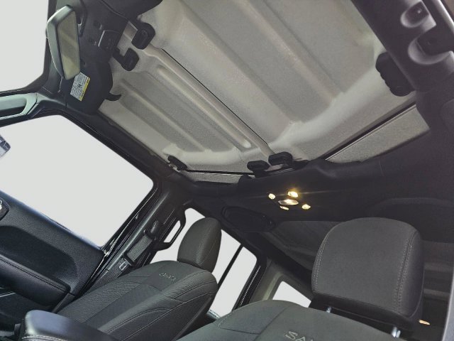 Used 2020 Jeep Wrangler Unlimited Sahara AWD/4WD image 27