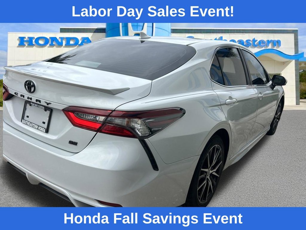 Used 2022 Toyota Camry SE FWD image 9