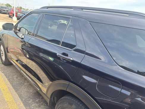 Used 2024 Ford Explorer XLT AWD/4WD image 17