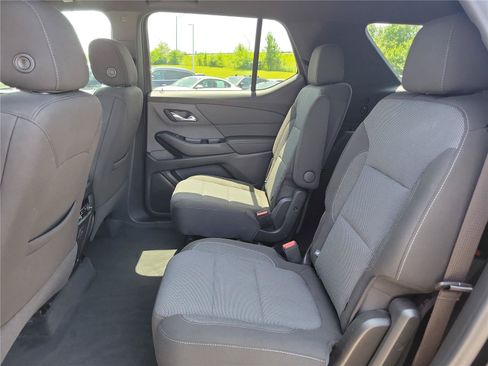 Used 2022 Chevrolet Traverse LT FWD image 15