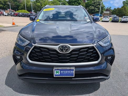 Used 2024 Toyota Highlander XLE AWD/4WD image 9