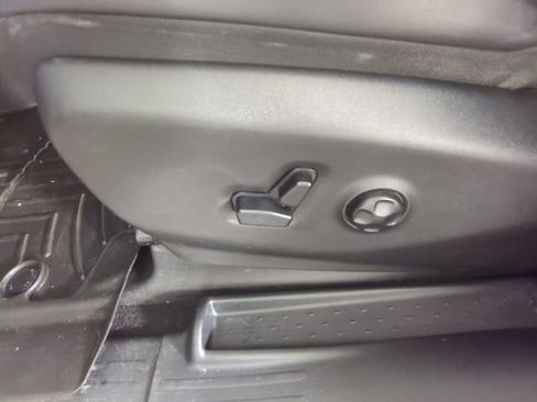 Used 2020 Chrysler Pacifica Limited w/ Advanced Safetytec Group image 33