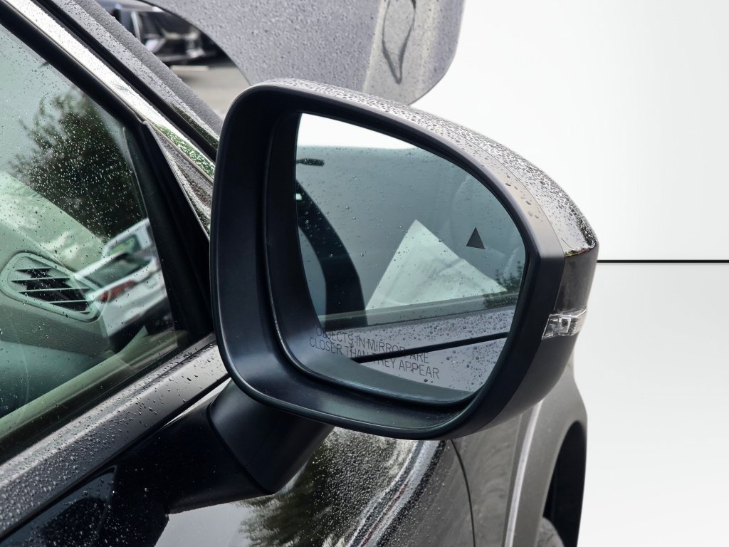 Used 2023 Nissan Rogue SL AWD/4WD image 32
