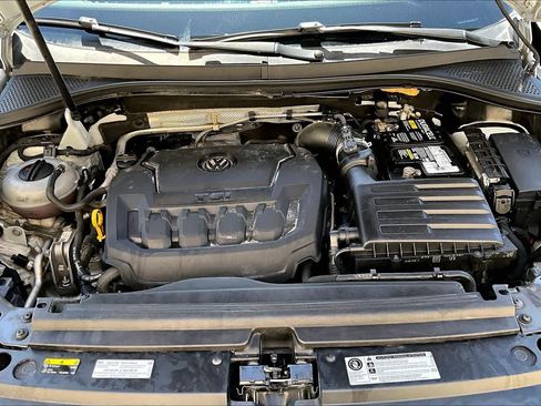 Used 2018 Volkswagen Tiguan SEL Premium FWD image 34