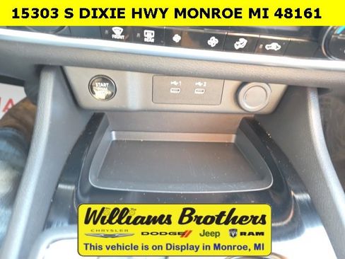 Used 2024 Nissan Rogue SV image 18