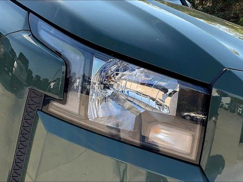 Used 2024 Nissan Frontier SV image 34