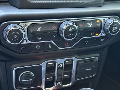 Used 2020 Jeep Wrangler Unlimited Sahara AWD/4WD image 17