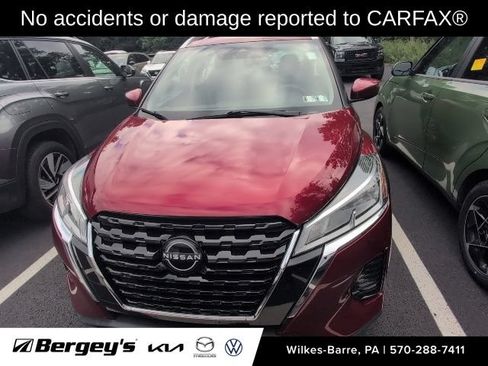 Used 2023 Nissan Kicks SV FWD image 2