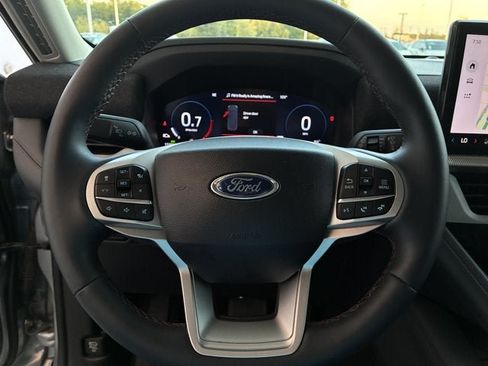 Used 2025 Ford Explorer Active w/ Active Comfort Package RWD image 16