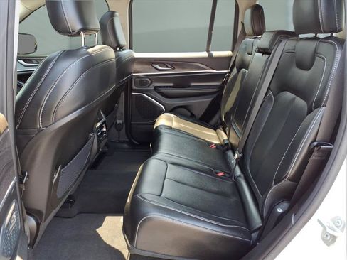 Certified 2023 Jeep Grand Cherokee Limited w/ Black Appearance Package AWD/4WD image 21
