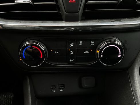 Used 2025 Buick Encore GX Preferred image 26