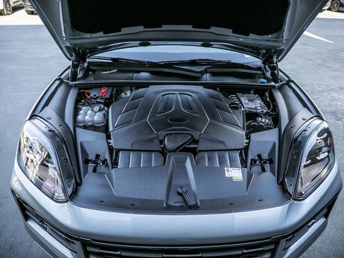 Certified 2024 Porsche Cayenne AWD/4WD image 22