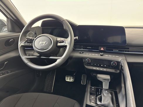 New 2025 Hyundai Elantra SEL FWD image 19