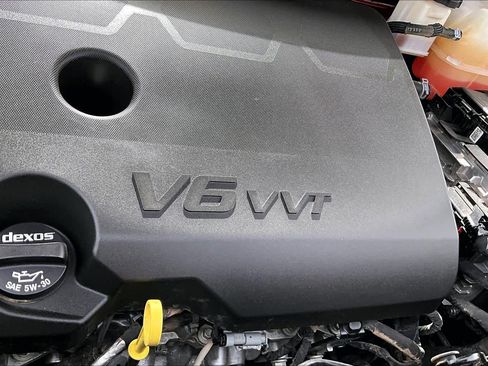 Used 2023 Chevrolet Traverse LT image 33