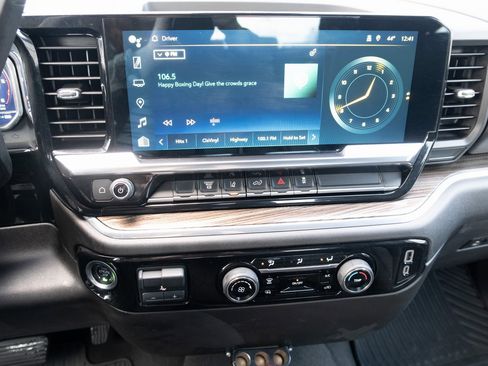 Used 2024 Chevrolet Silverado 3500 LT image 3