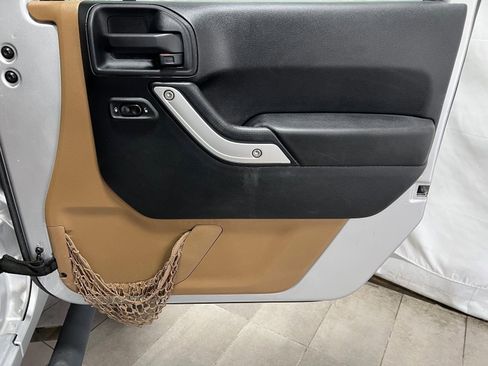 Used 2011 Jeep Wrangler Unlimited Rubicon w/ Dual Top Group image 17