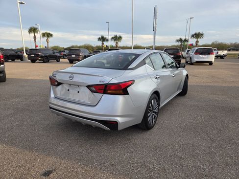 Used 2024 Nissan Altima 2.5 SV image 7
