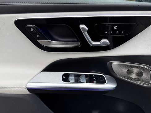 Used 2023 Mercedes-Benz GLC 300 4MATIC image 11