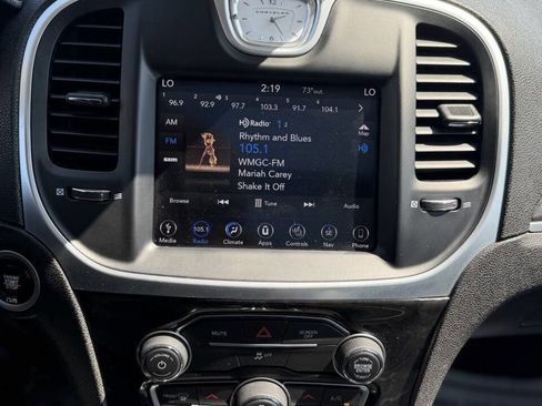 Used 2019 Chrysler 300 Limited RWD image 14
