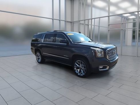 Used 2020 GMC Yukon XL Denali w/ Denali Ultimate Package AWD/4WD image 2