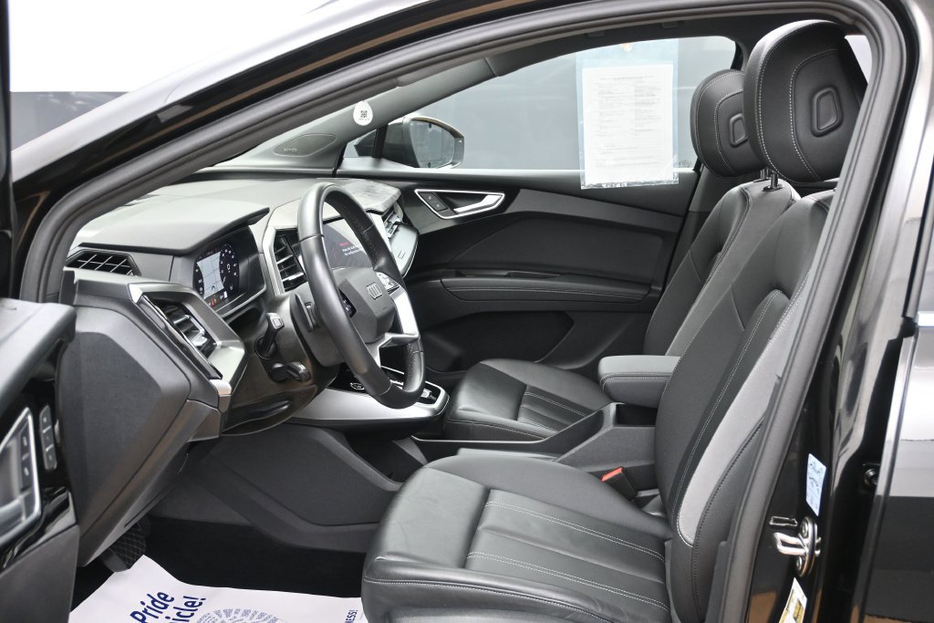 Used 2024 Audi Q4 e-tron Prestige AWD/4WD image 11