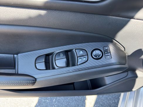 Used 2024 Nissan Altima 2.5 SV image 9