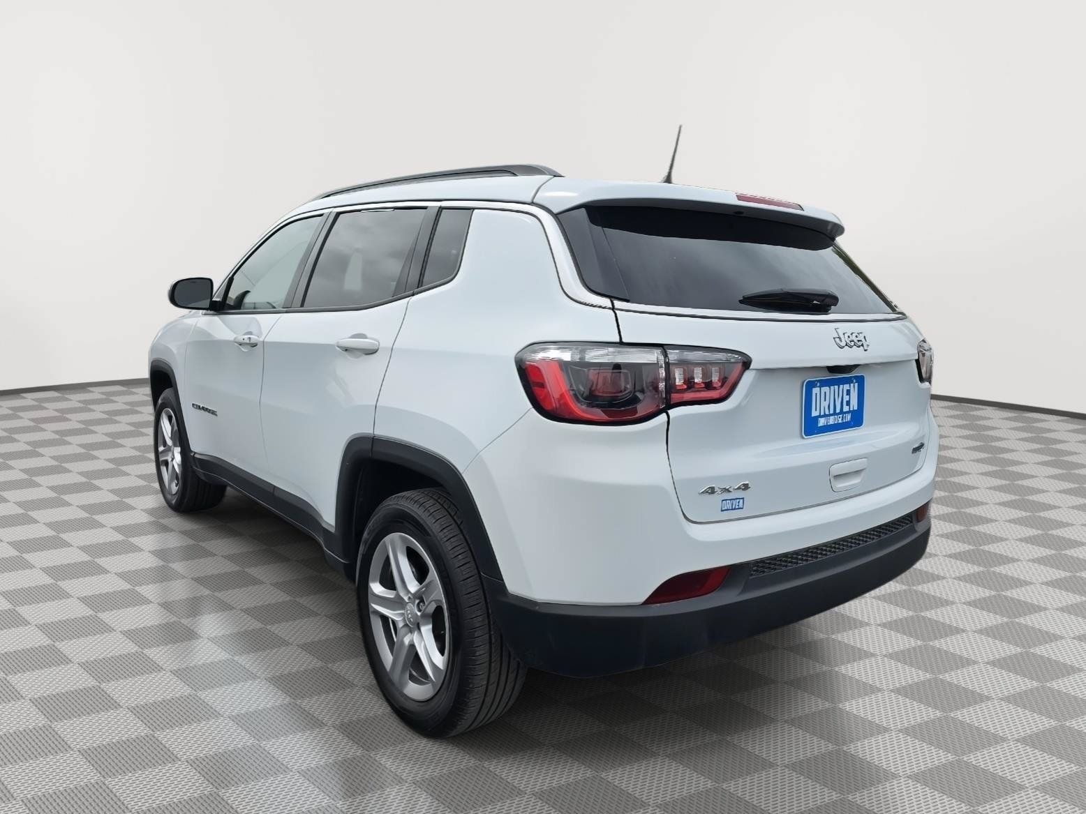 Used 2023 Jeep Compass Latitude AWD/4WD image 6