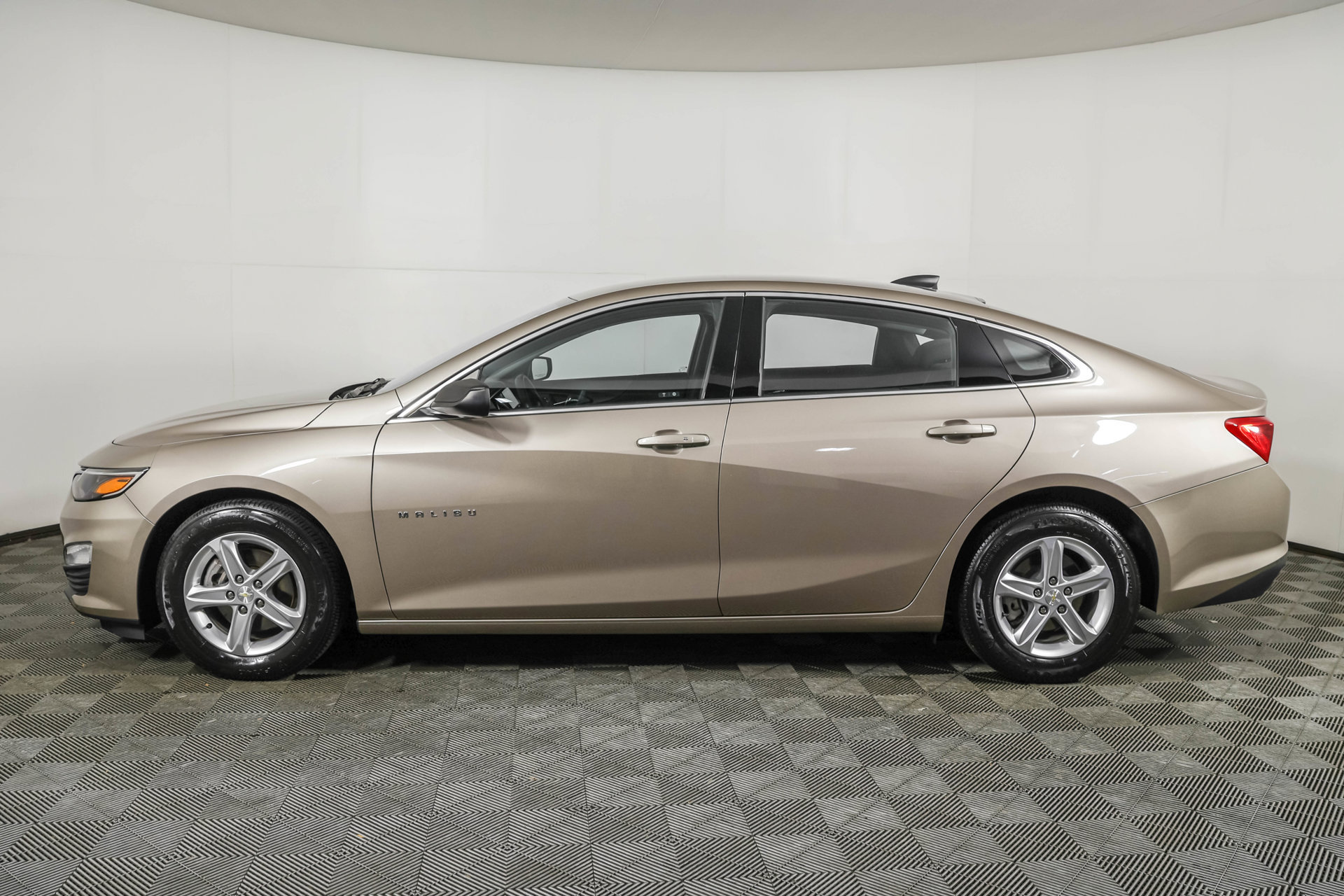 Used 2023 Chevrolet Malibu LS FWD image 19