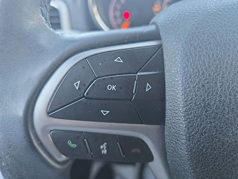 Used 2018 Jeep Grand Cherokee Laredo image 27