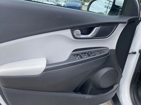 Used 2023 Hyundai Kona SE FWD image 12