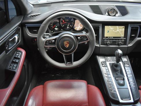 Used 2016 Porsche Macan Turbo AWD/4WD image 12