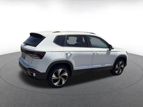 Used 2026 Volkswagen Taos SE AWD/4WD image 11