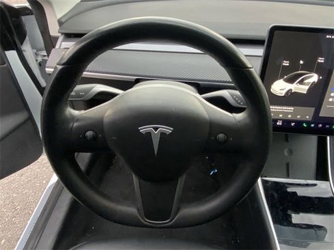 Used 2018 Tesla Model 3 Mid Range image 9
