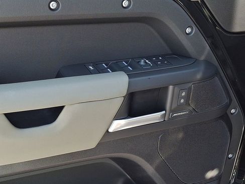 New 2026 Land Rover Defender 110 S AWD/4WD image 8