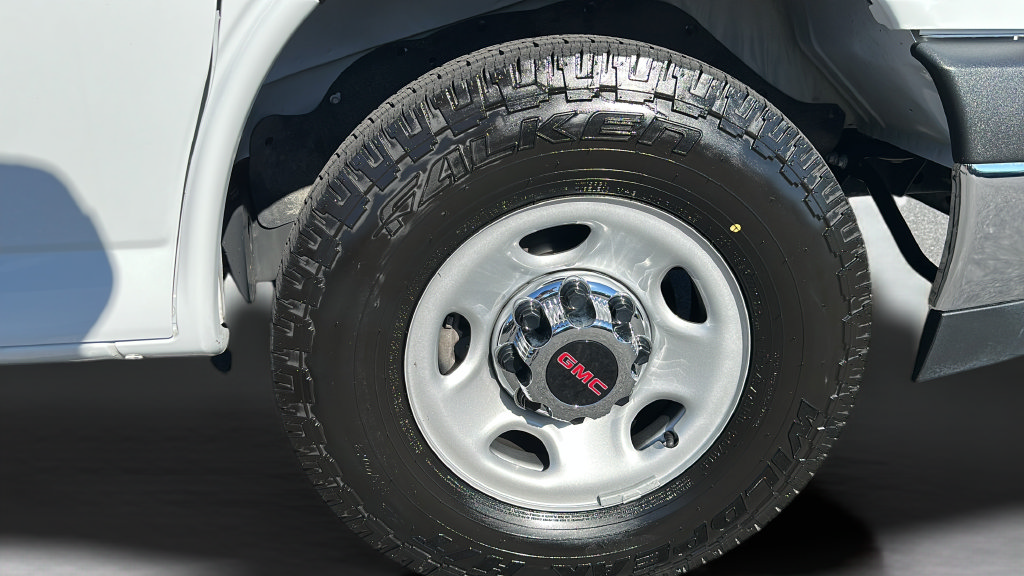 Used 2025 GMC Savana 3500 LT w/ LT Preferred Equipment Group RWD image 8