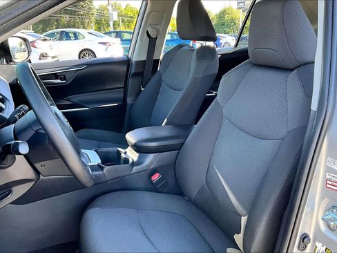 Used 2025 Toyota RAV4 XLE AWD/4WD image 7
