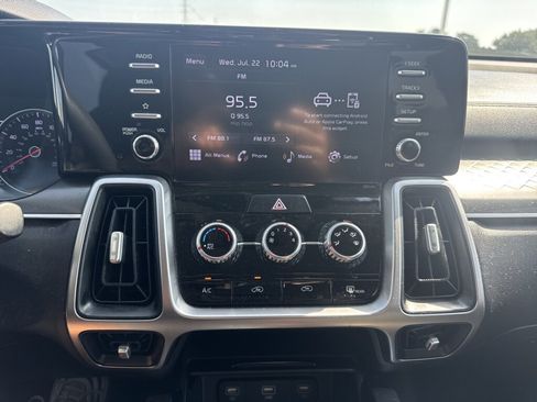 Used 2022 Kia Sorento LX FWD image 24