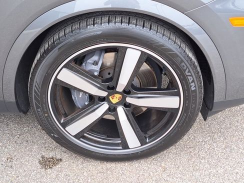Certified 2024 Porsche Cayenne image 11