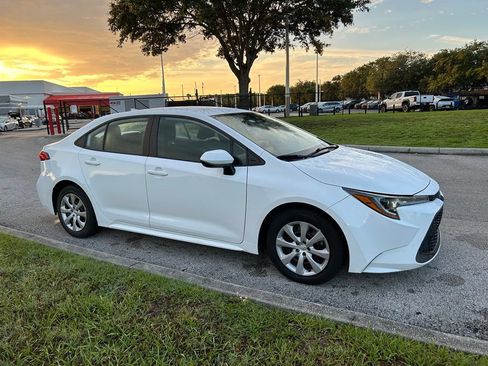 Used 2021 Toyota Corolla LE FWD image 8