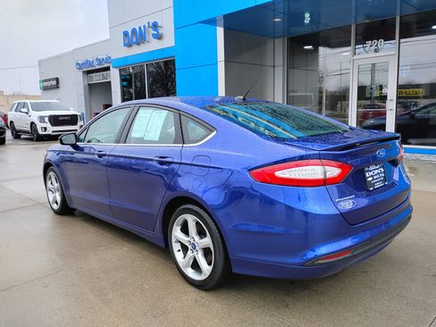 Used 2016 Ford Fusion SE image 2