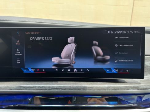 Used 2023 BMW i7 xDrive60 AWD/4WD image 34