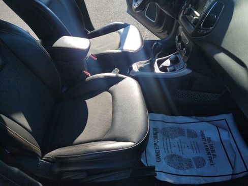 Used 2018 Jeep Compass Latitude w/ Cold Weather Group image 8