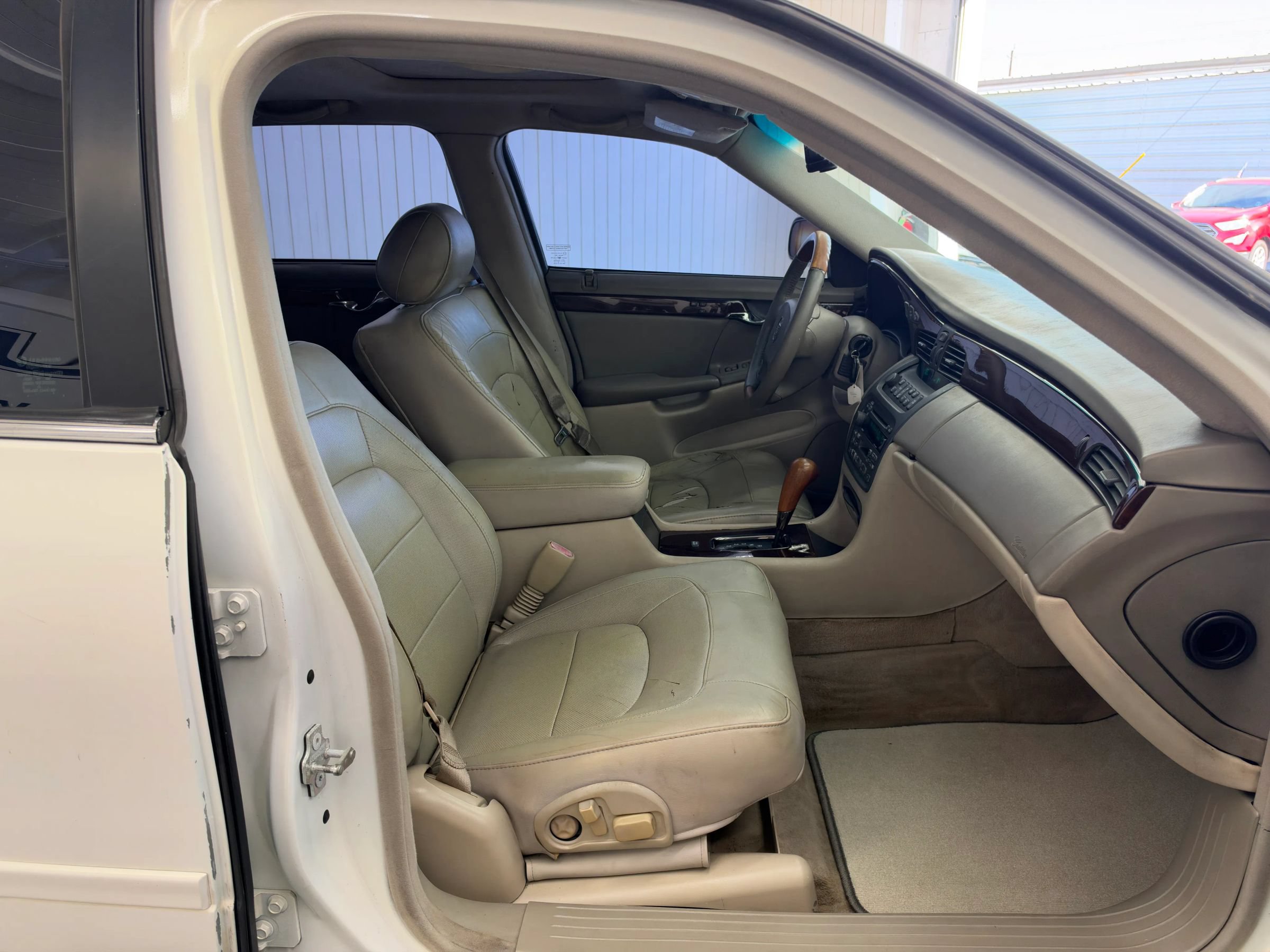 Used 2004 Cadillac De Ville DTS w/ Equipment Group FWD image 10