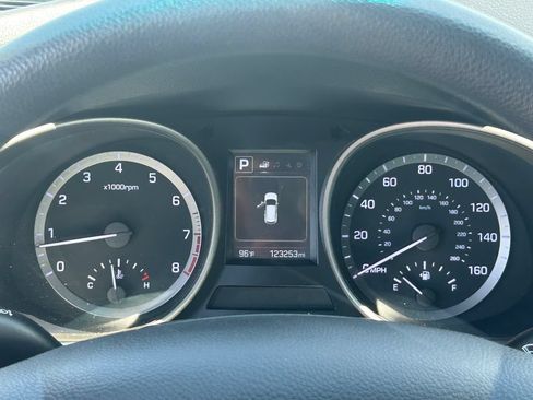 Used 2017 Hyundai Santa Fe SE w/ Cargo Package AWD/4WD image 21