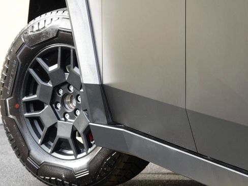 Used 2024 Tesla Cybertruck AWD Crew Cab image 76